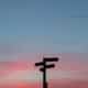 Symbolbild: Wegseiser (Unsplash)